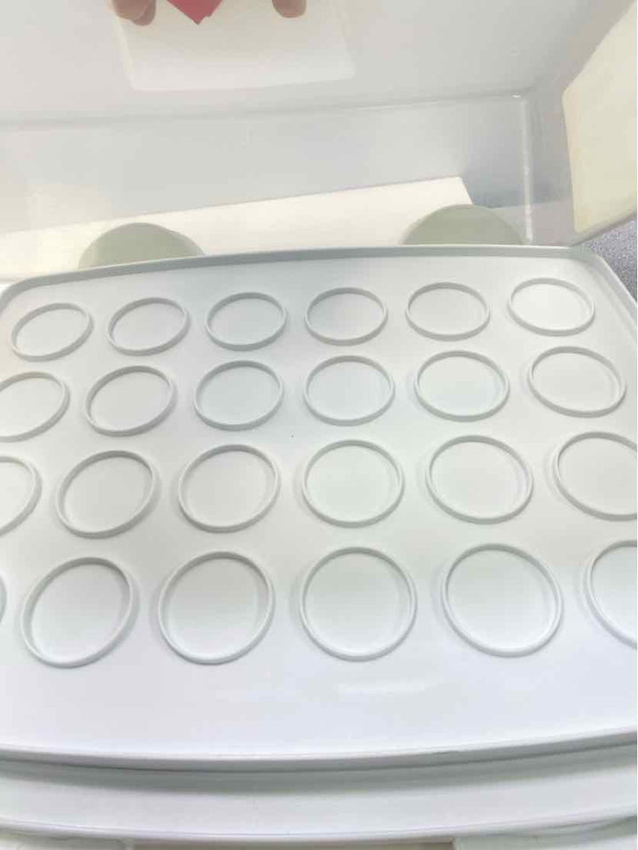 cupcake carrier