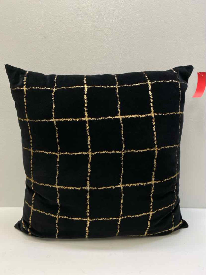 throw pillow