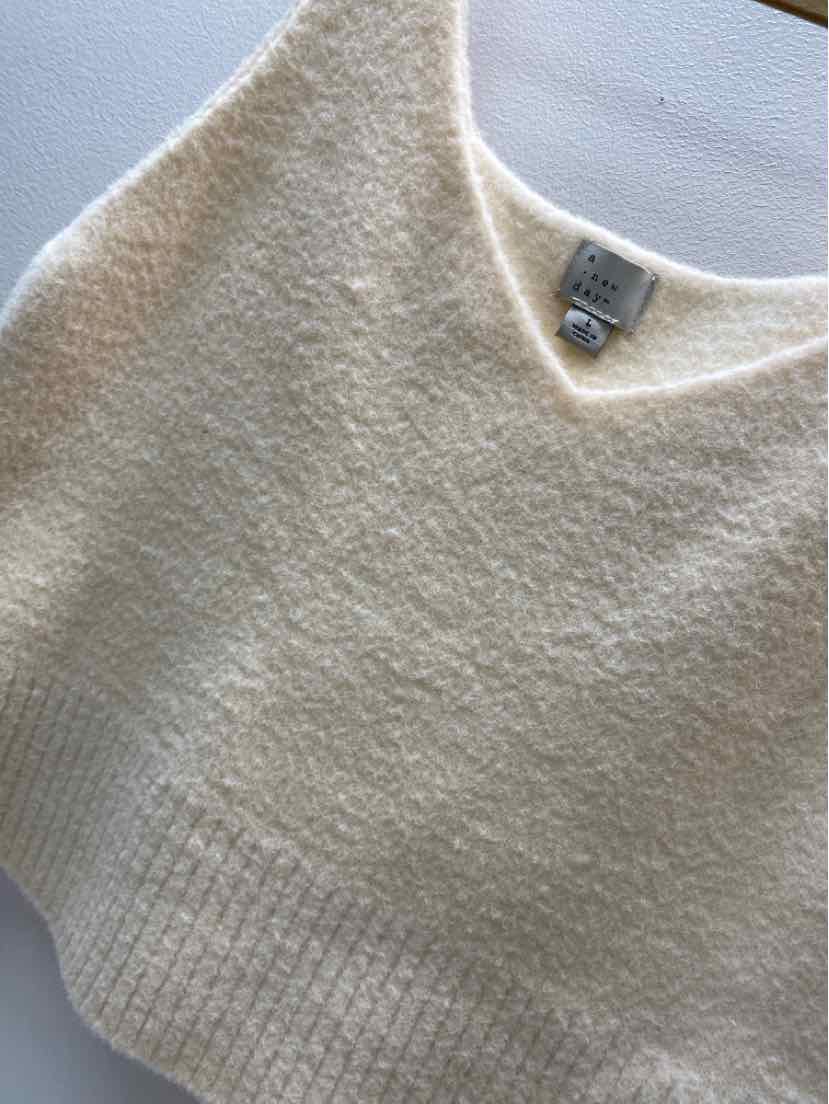 a new day Size L Sweater