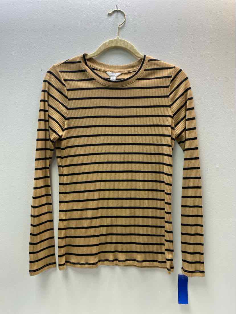 CROWN & IVY Size M Casual Top