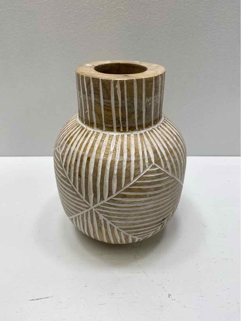 accent prone Vase