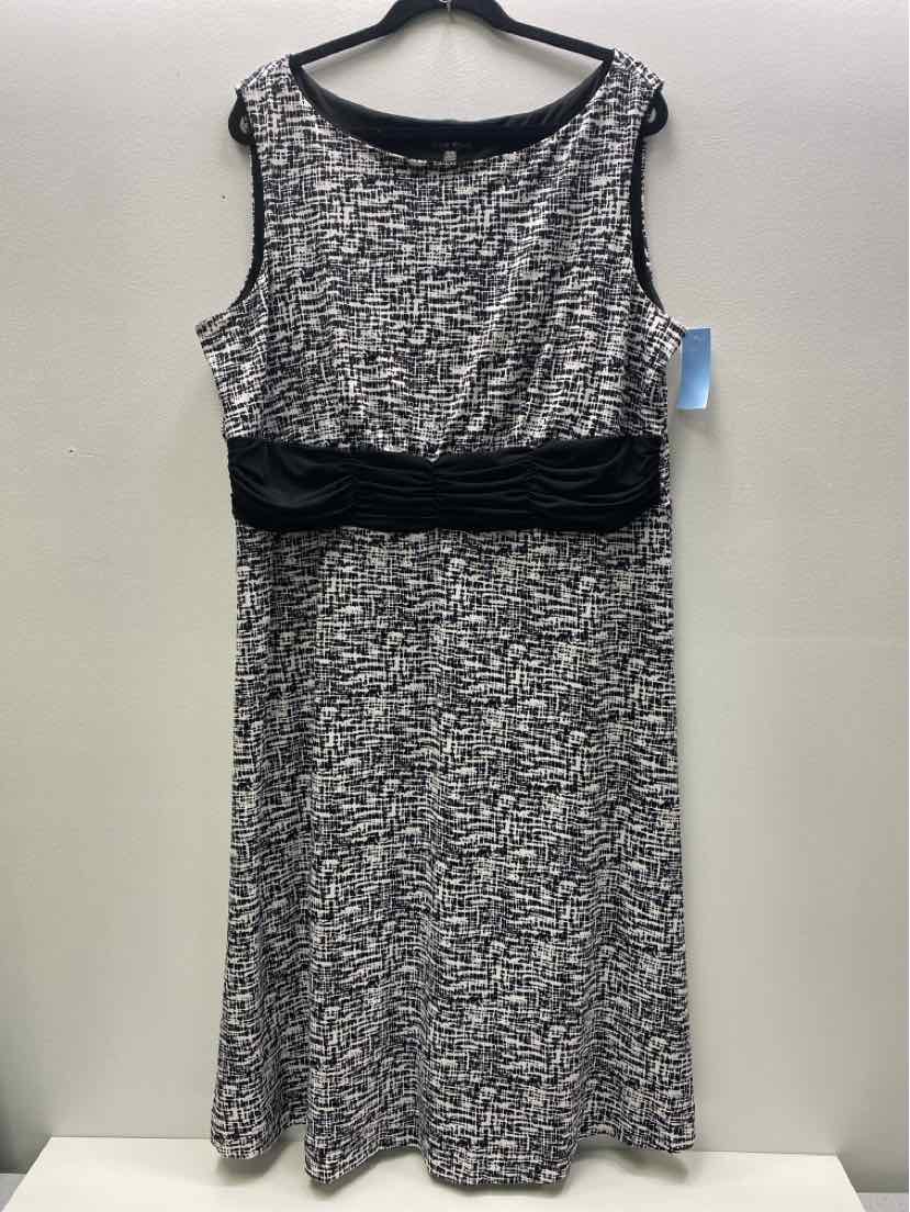 true envy Size 18W Dress