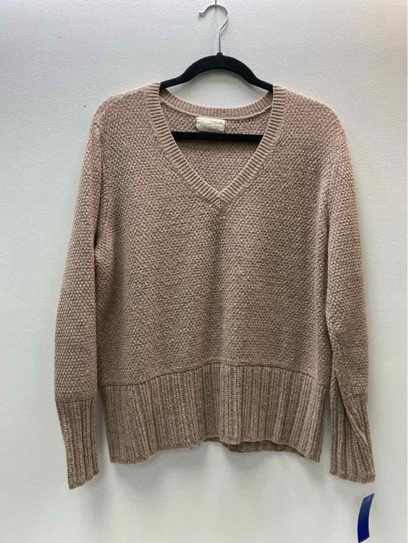 Universal Thread Size M Sweater
