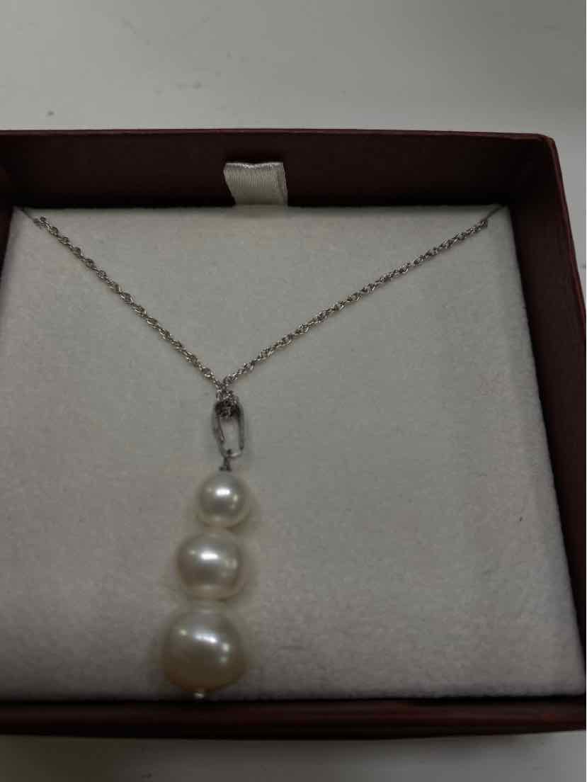 Helzberg jewelry Necklace