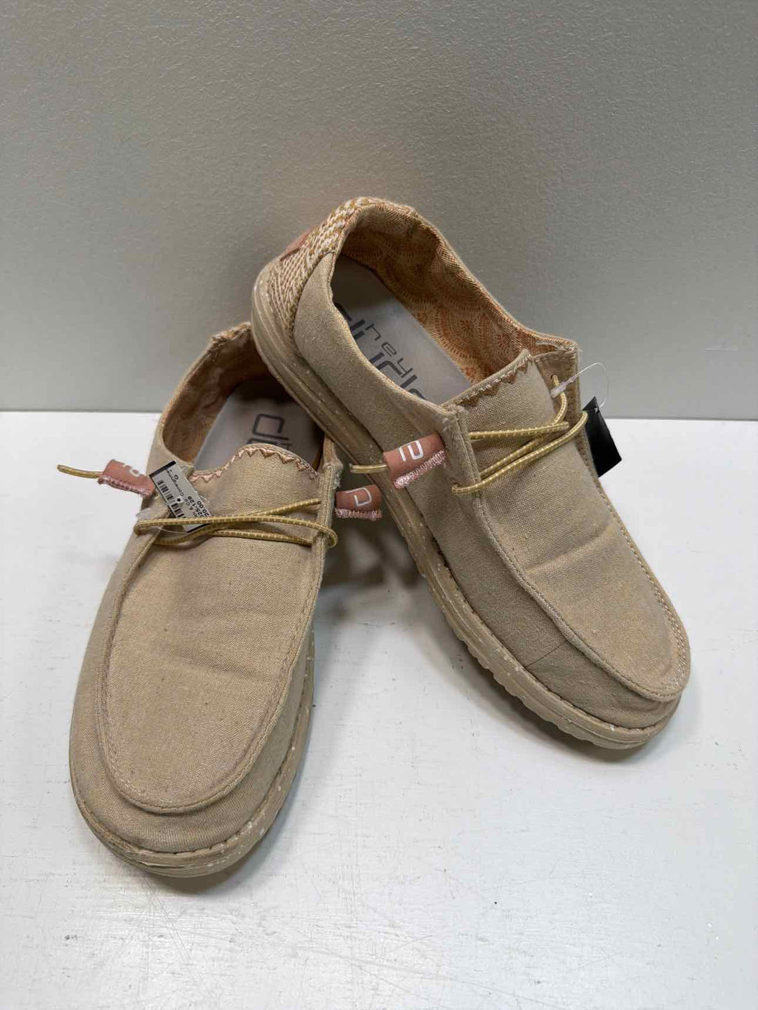 hey dude 8 slip on