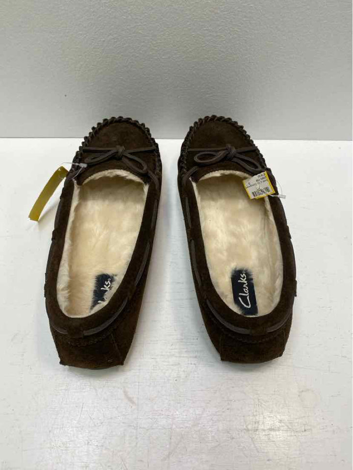 Clarks 9 Slippers