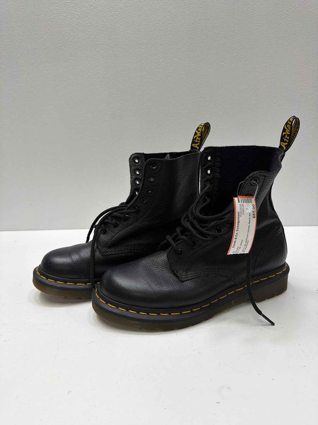 dr martens 8 Boots