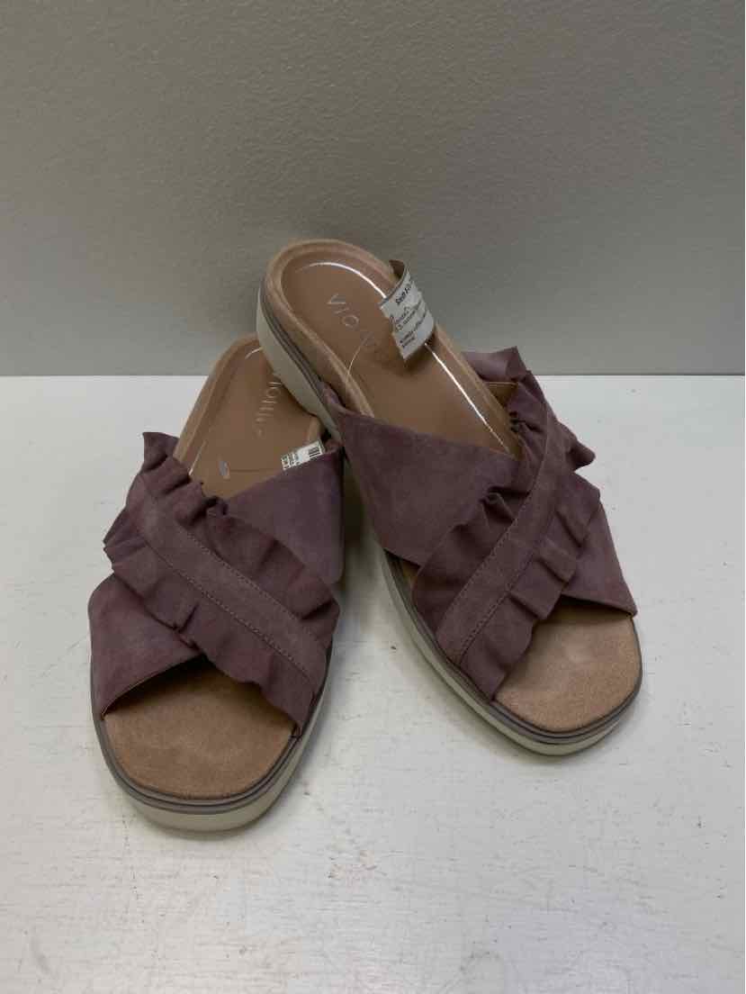 vionic 8.5 Sandals