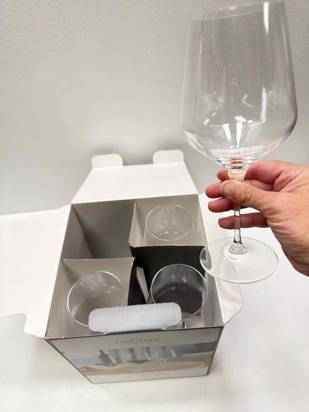 Threshold wine glass set