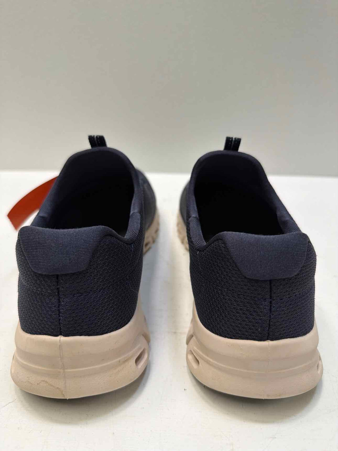 Skechers 8 slip on