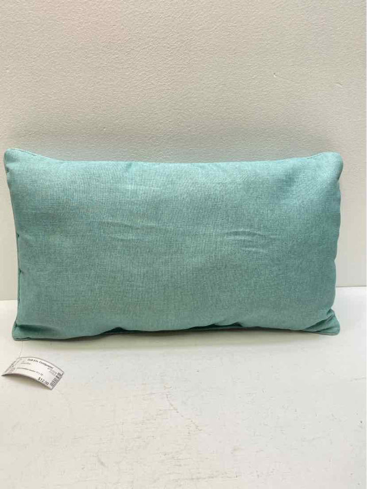 throw pillow