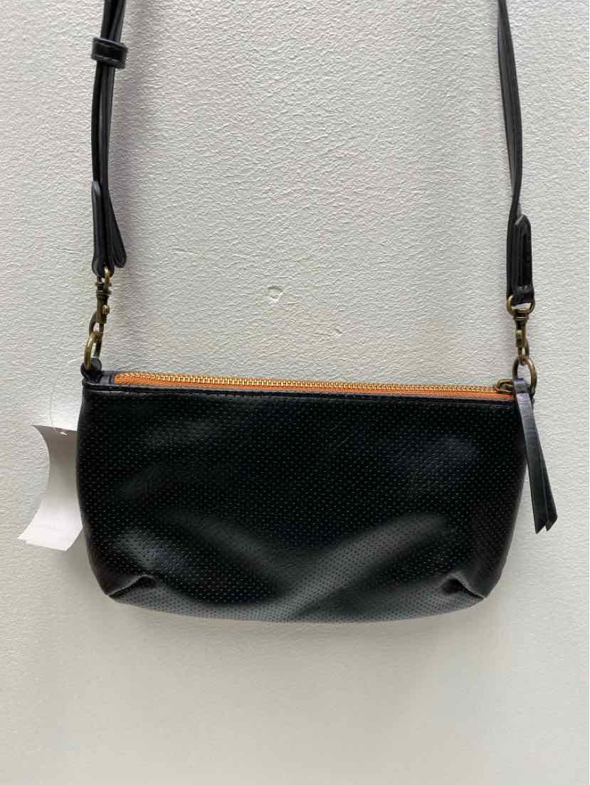 Universal Thread Crossbody