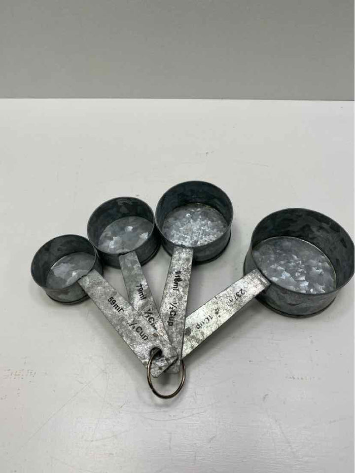 measuring cups