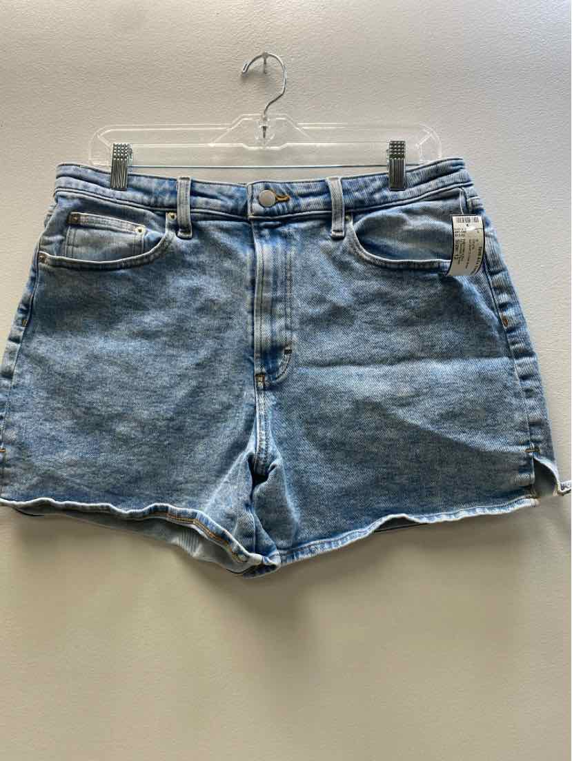 Universal Thread Size 12 Shorts