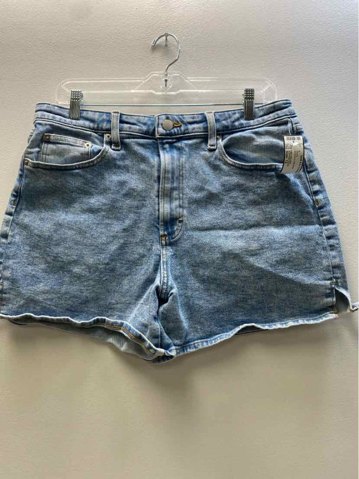 Universal Thread Size 12 Shorts
