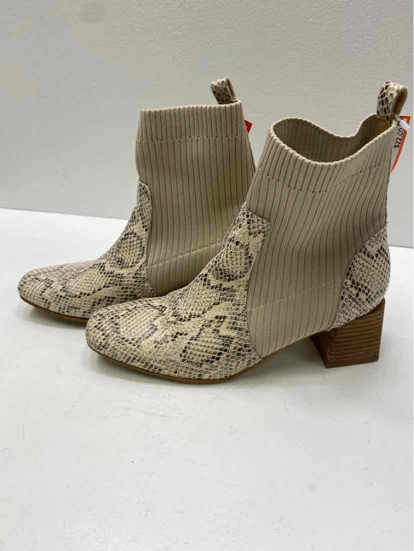 Oasis Society 8 Booties