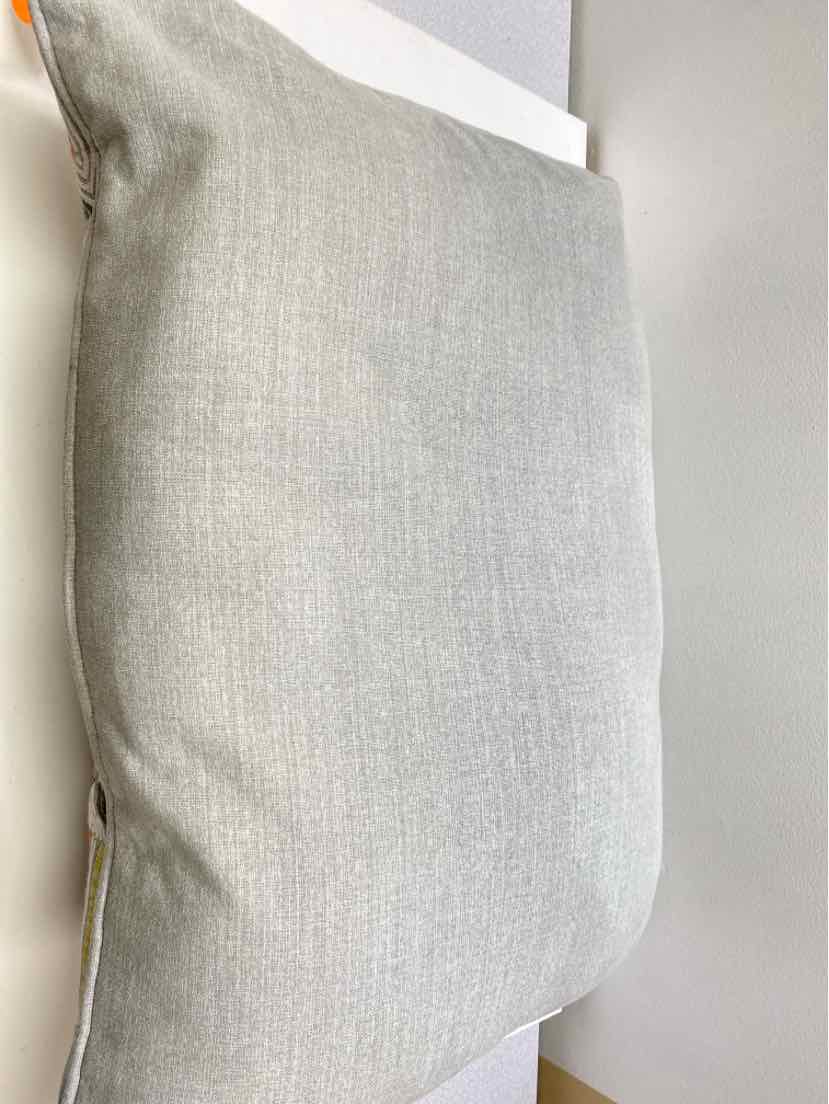throw pillow