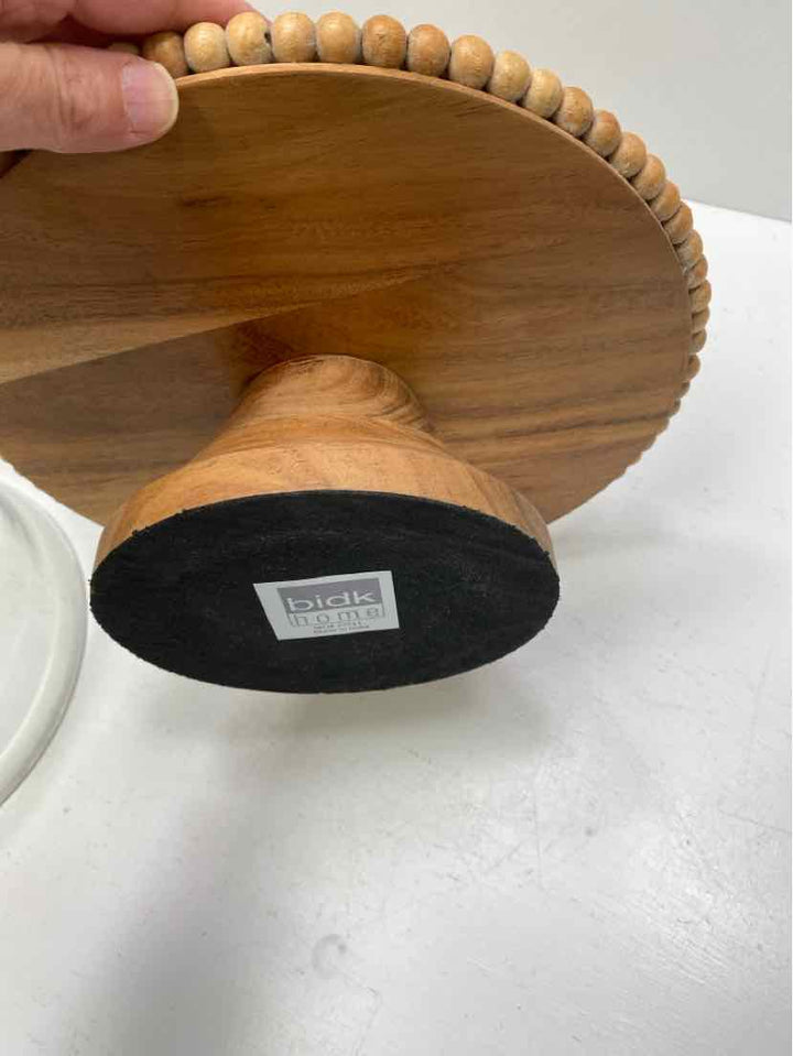 Bidk cake stand