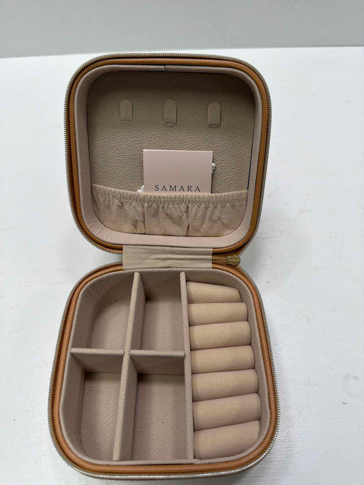 sAMARA jewery holder