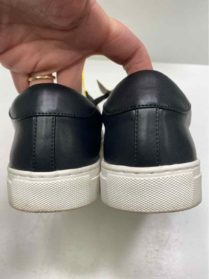 CROWN & IVY 7.5 Sneakers