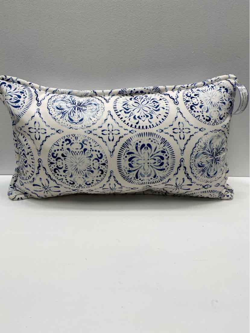 Lillian throw pillow