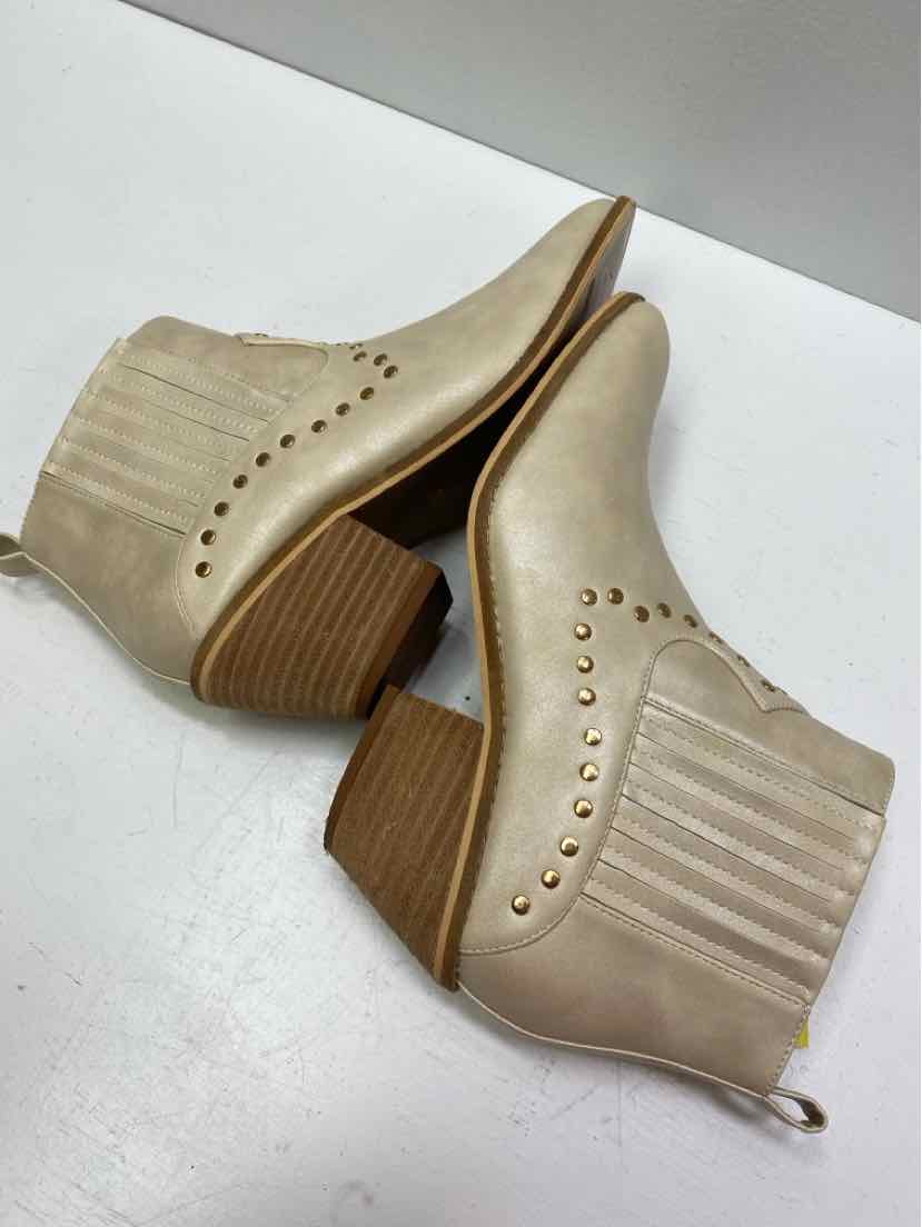 Boutique by Corkys 10 Booties