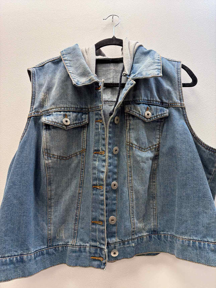 cato Size 22 Vest
