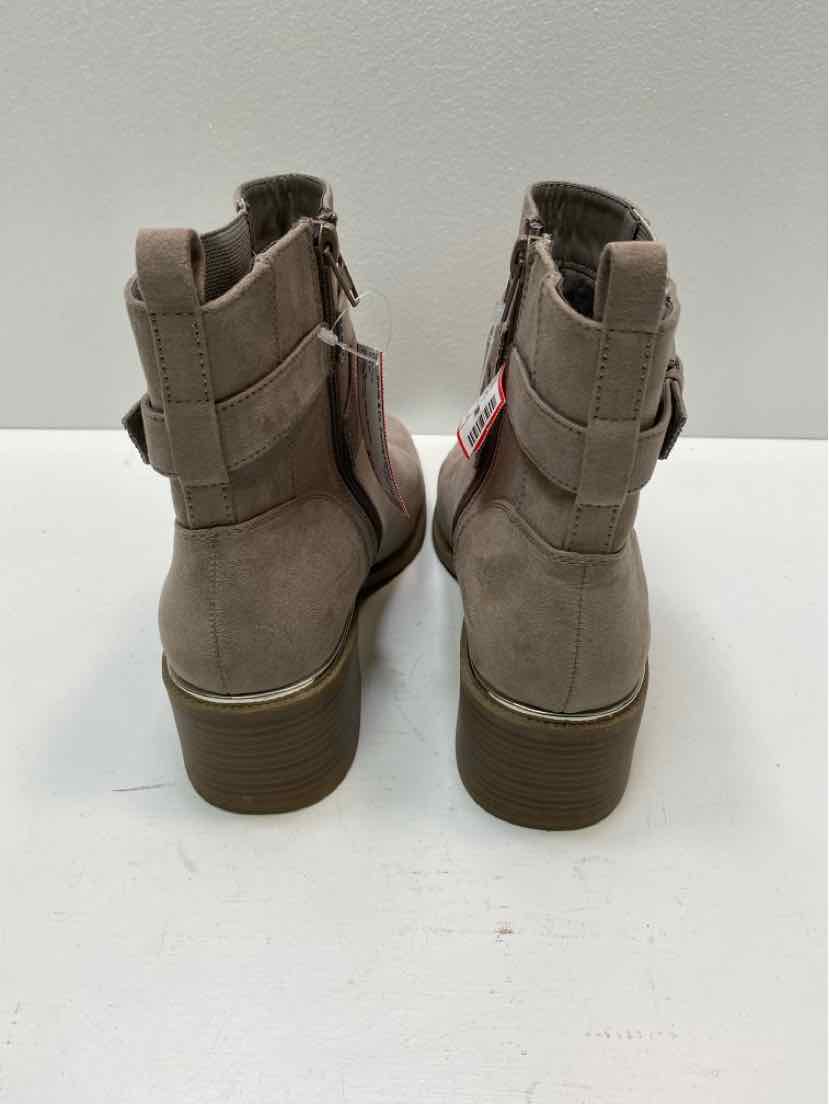 Liz Claiborne 9 Booties