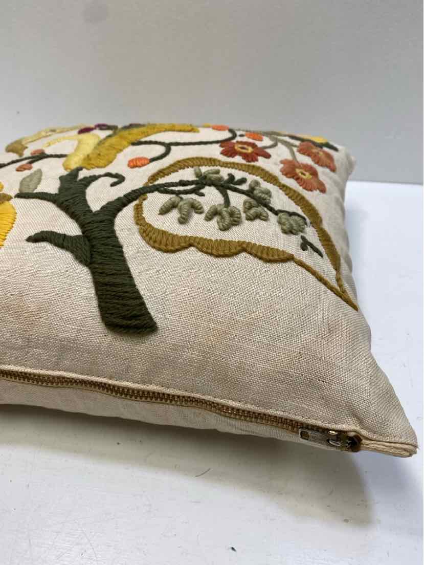 throw pillow