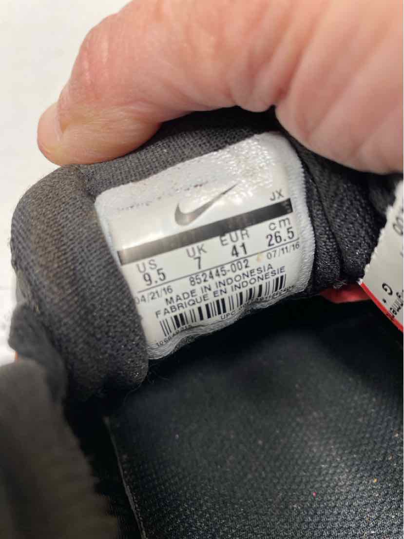 Nike 9.5 Sneakers