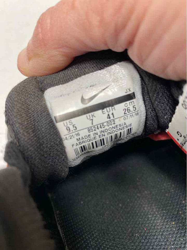 Nike 9.5 Sneakers