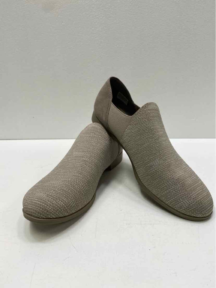 Skechers 9.5 slip on