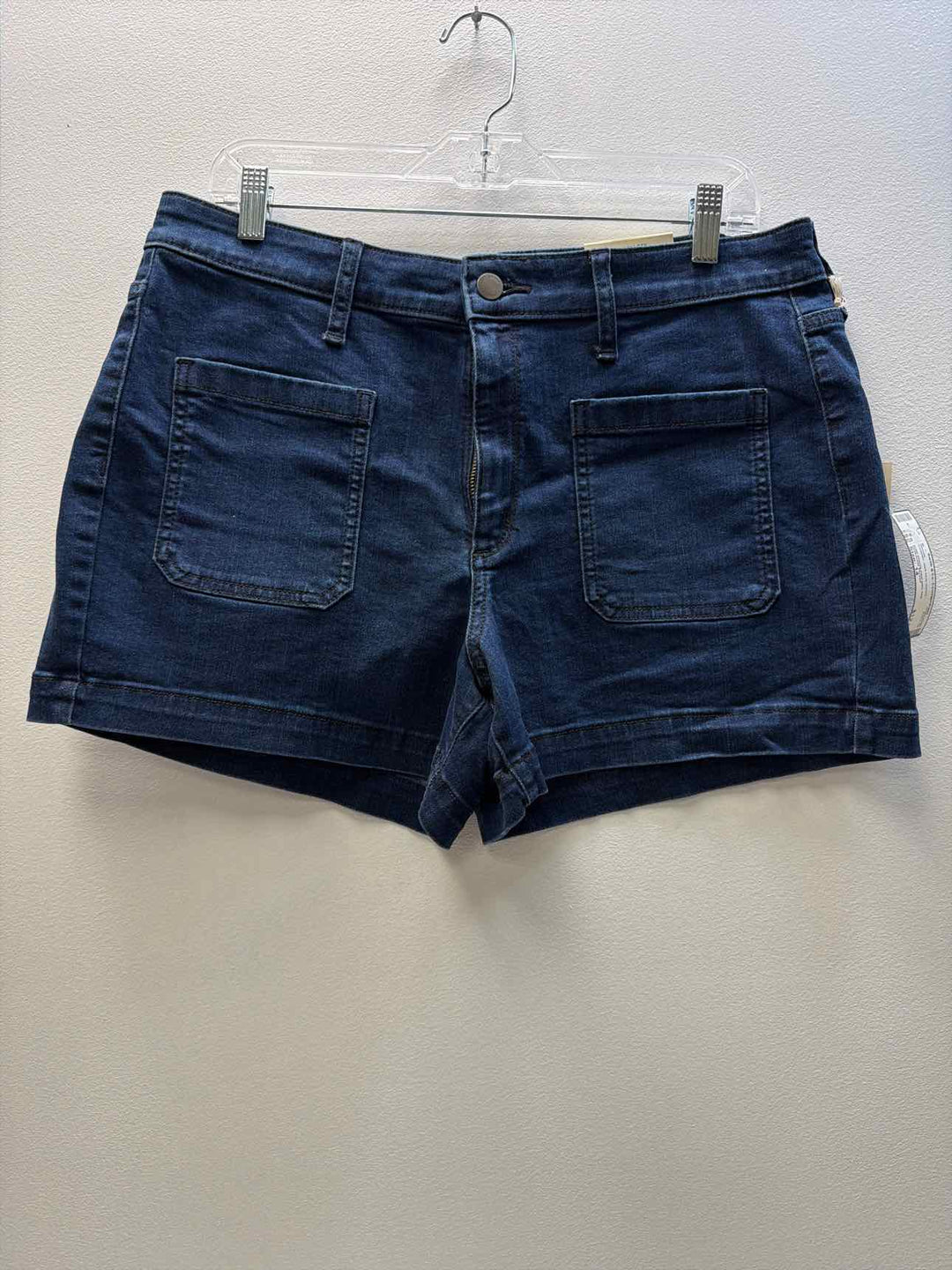 Universal Thread Size 14 Shorts