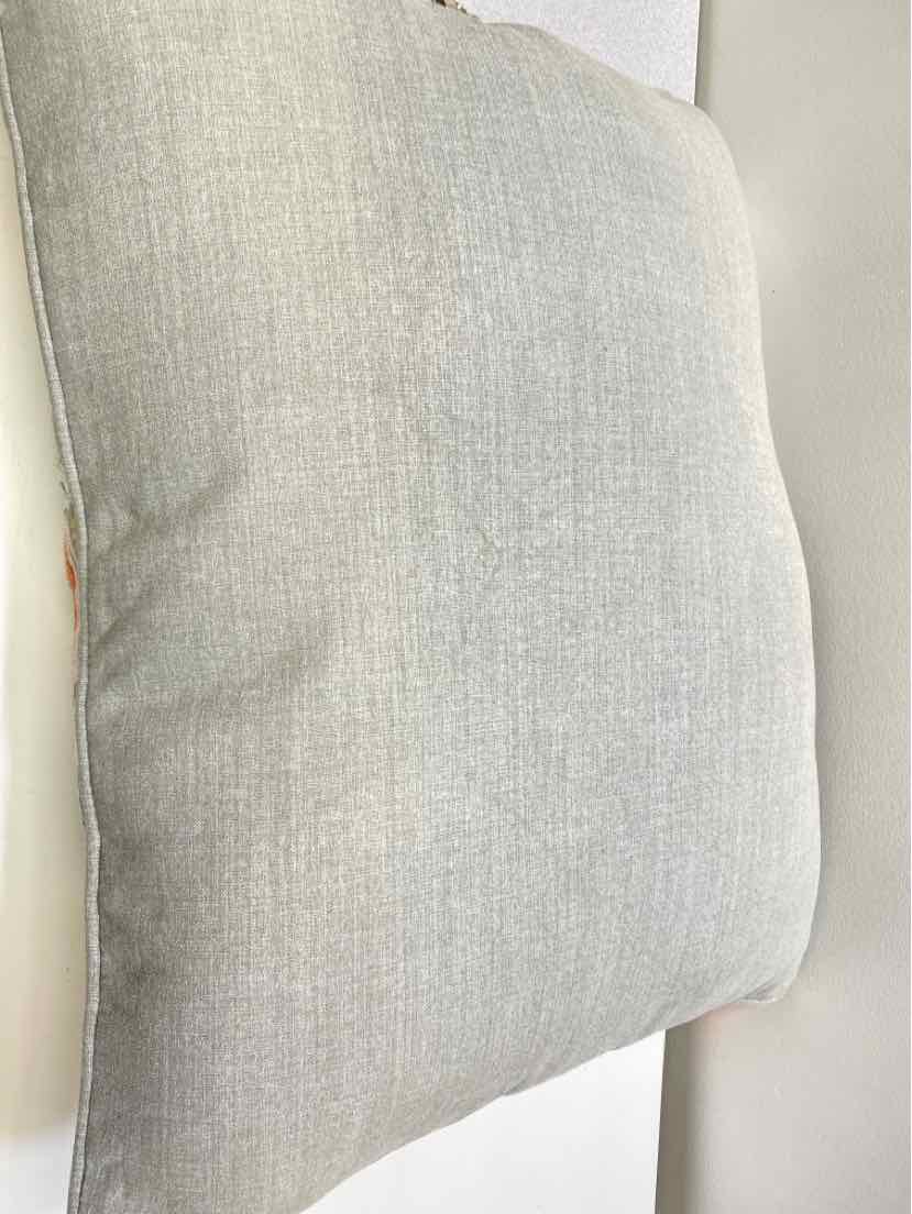 throw pillow