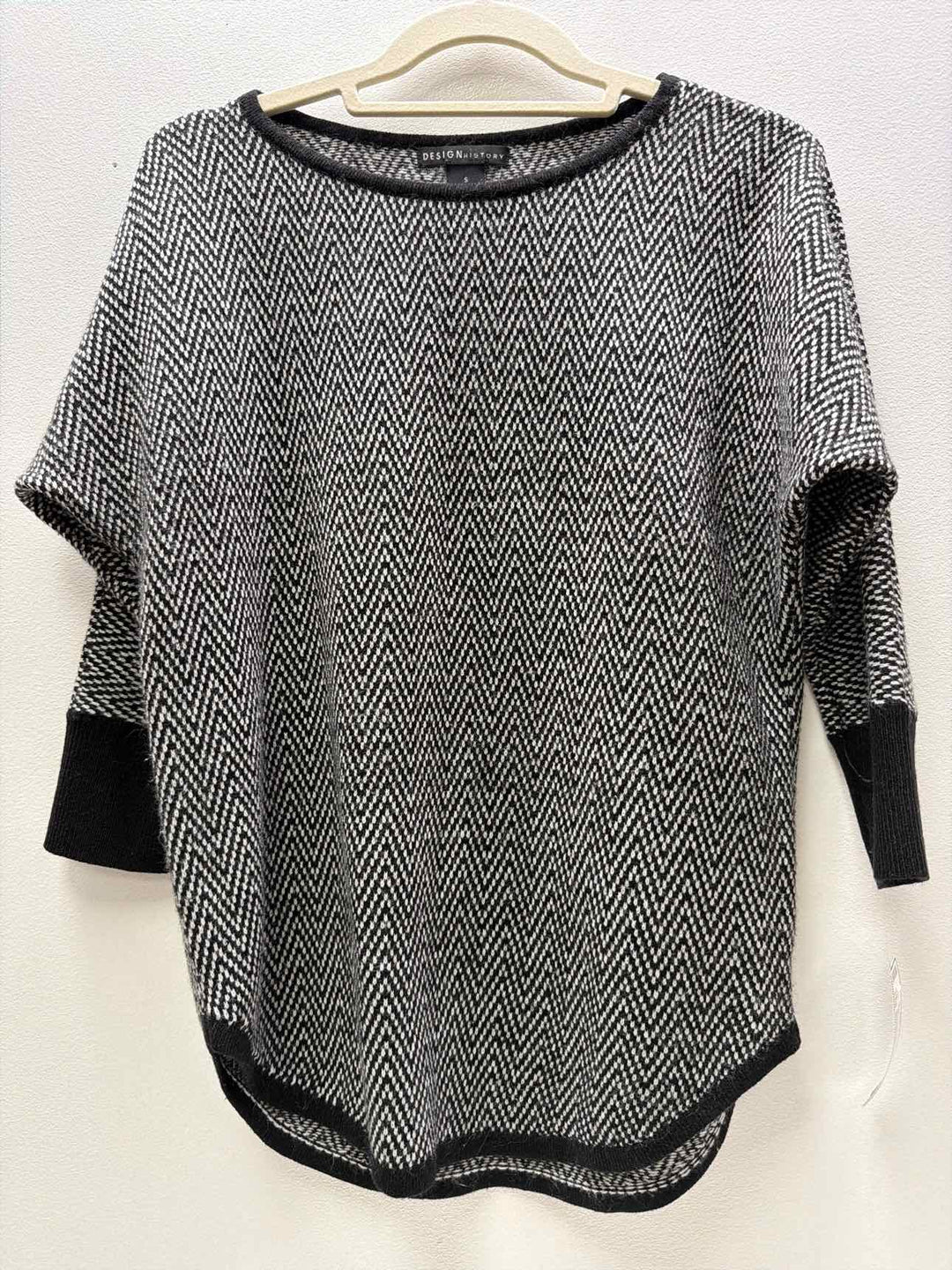 design history Size S Sweater