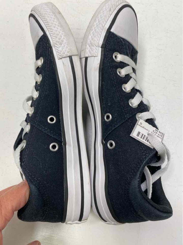 Converse 7.5 Sneakers