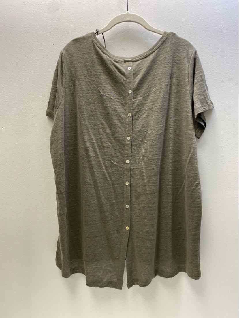 tahari Size 1X T-shirt