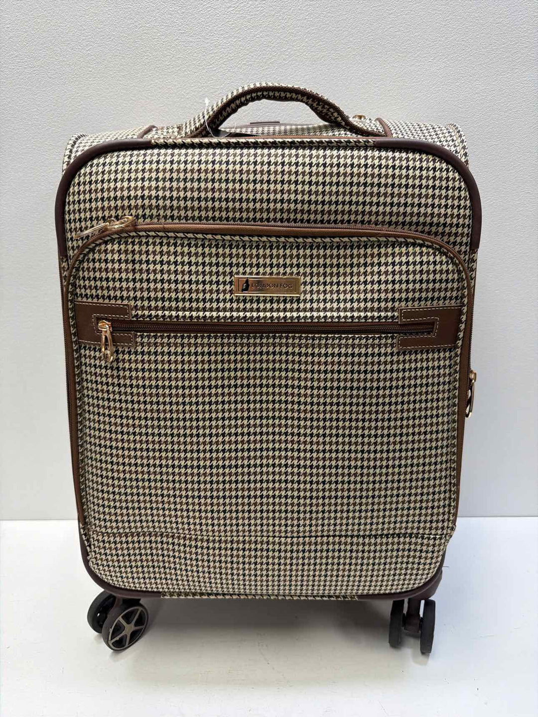 London Fog Wheeled luggage