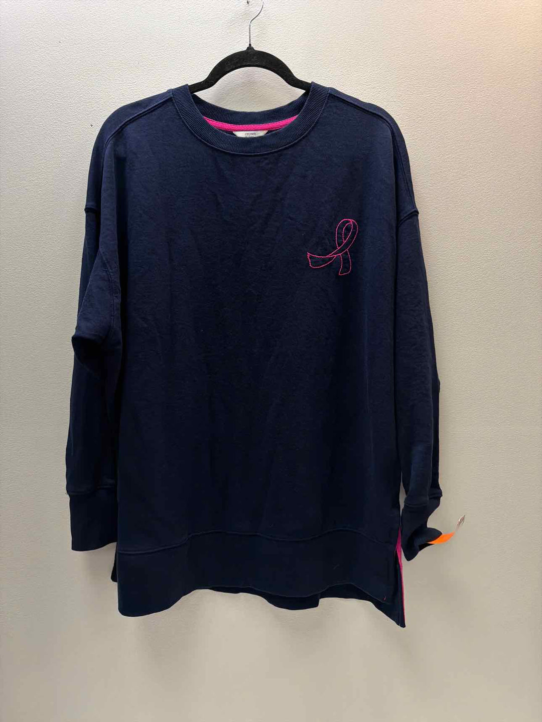 CROWN & IVY Size M Sweatshirt