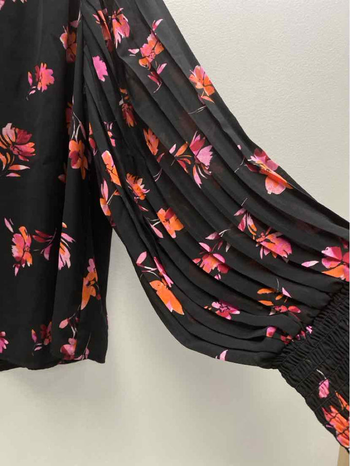 Vince Camuto Size L Blouse