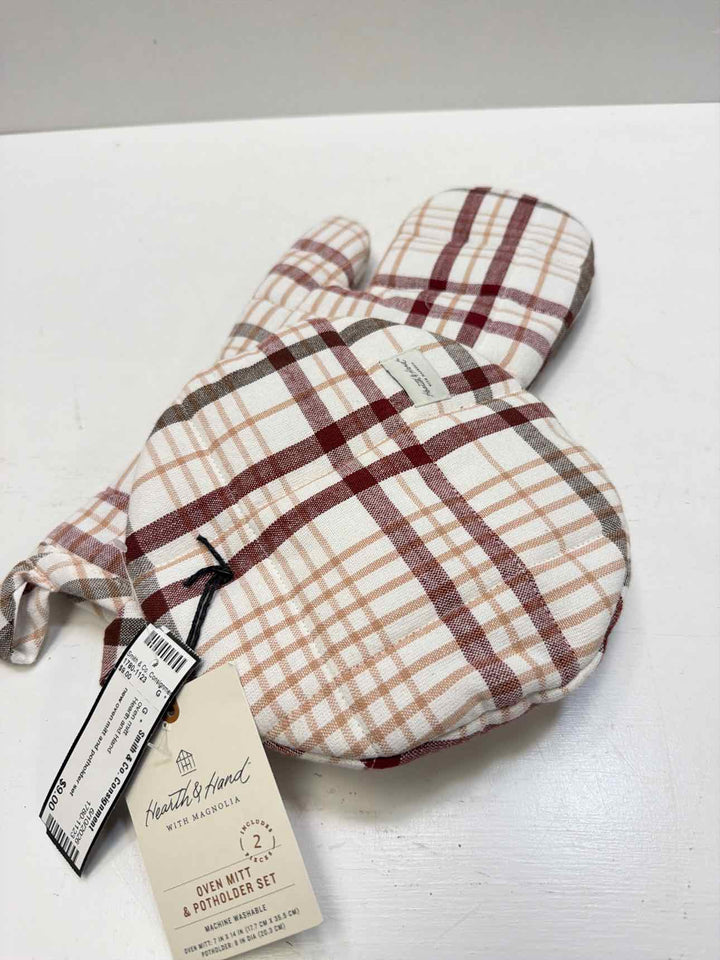 Hearth and Hand oven mitt