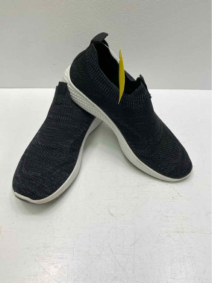 Tommy Bahama 8.5 slip on
