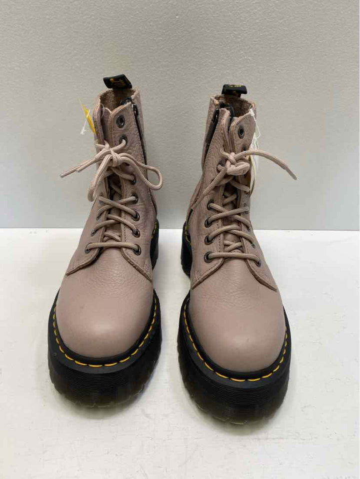 dr martens 8 Boots