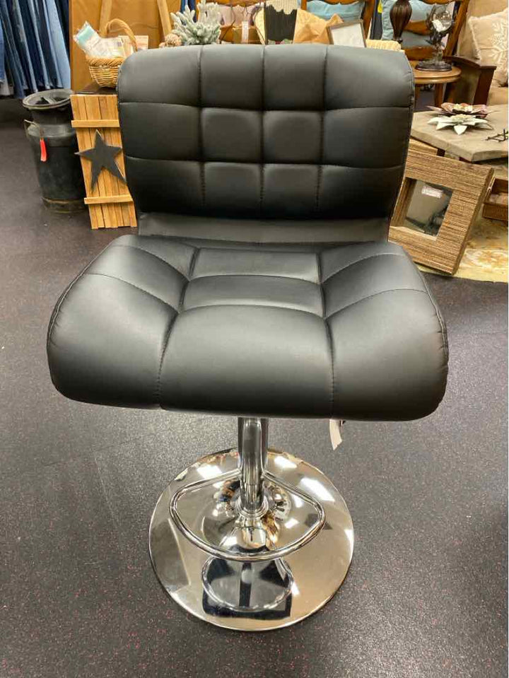 Tommy Hilfiger stool