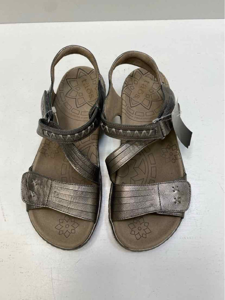 taos 7 Sandals