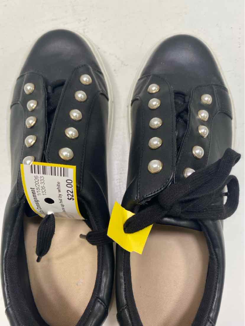 CROWN & IVY 7.5 Sneakers