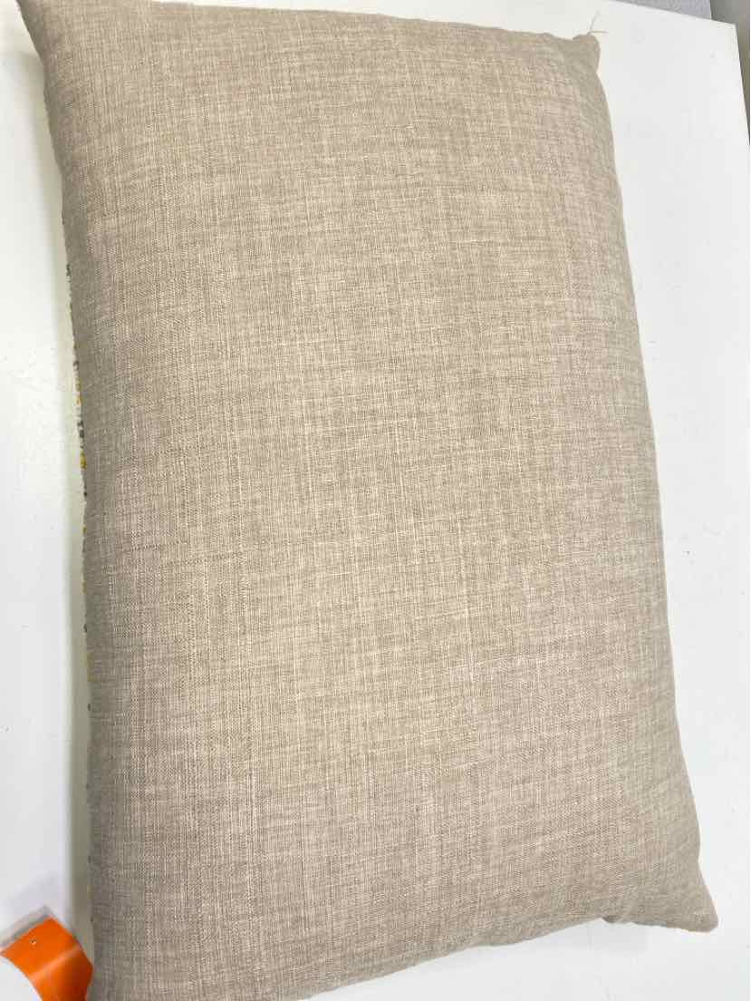 throw pillow