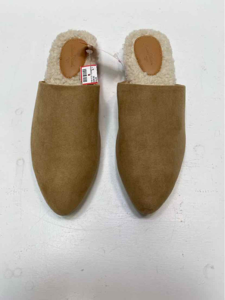 Universal Thread 7 Mules