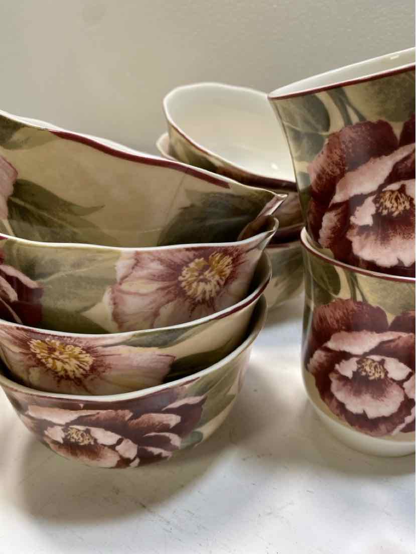 222 Fifth dish set