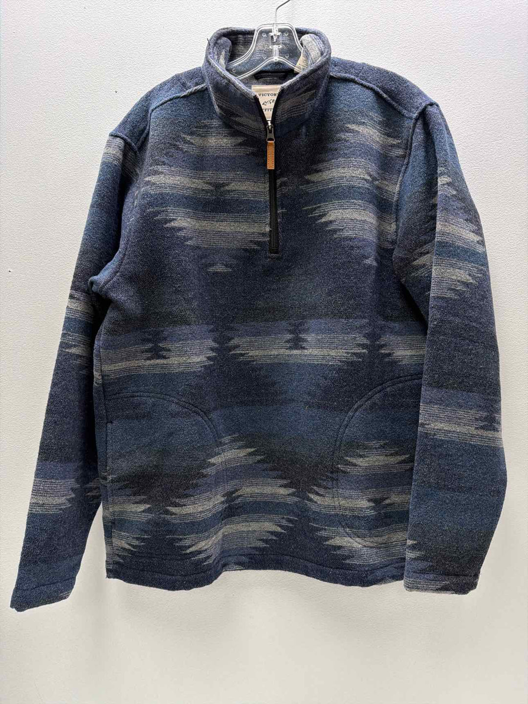 Victory Outfitters Size M pullover